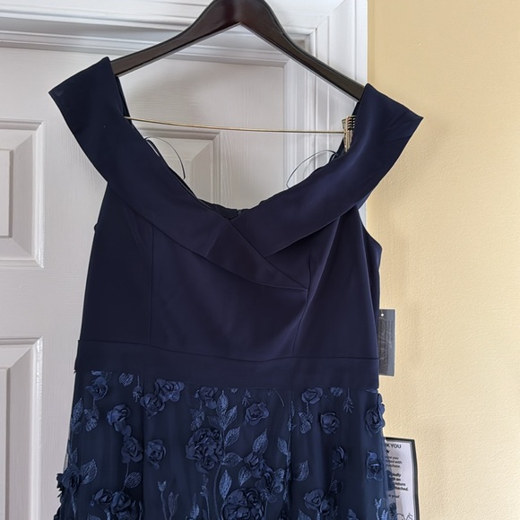 Size 12 navy evening gown - Picture 3 of 7